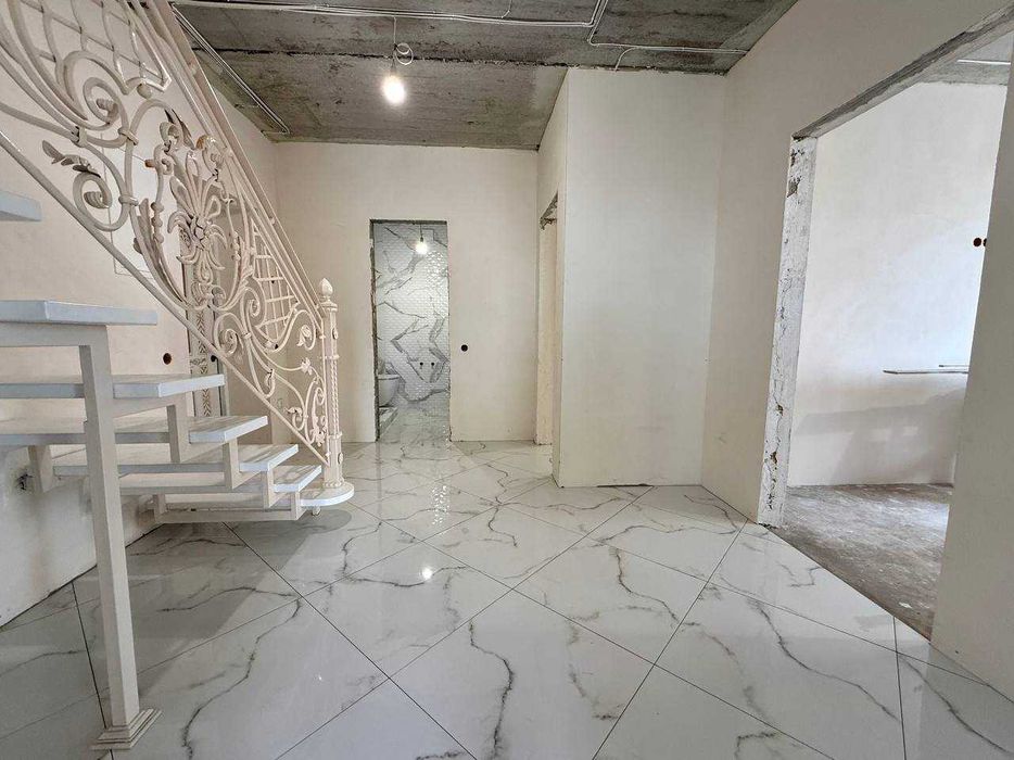 Продаж 4 кім квартири Жовква Петлюри