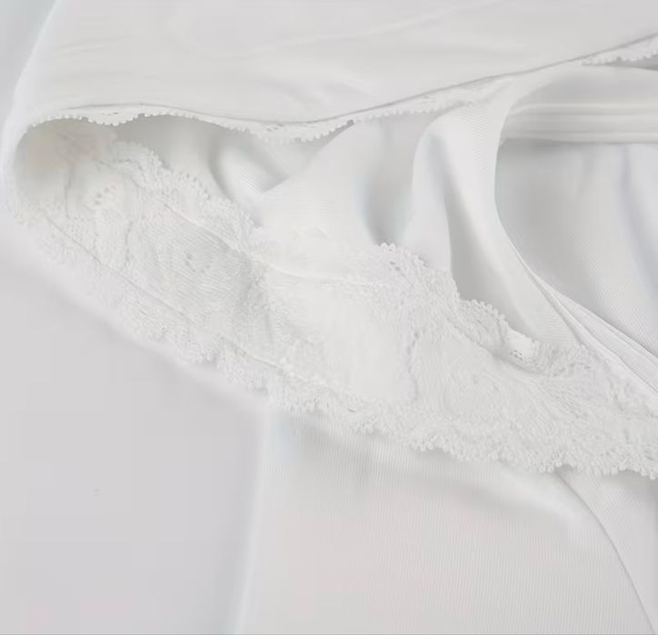 Топ-толстовка з рюшами та мереживом на рукавах