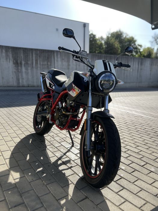 Vendo ou troco UM Scrambler Renegade Sport 125