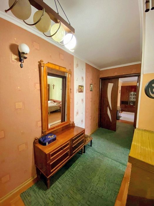 3 кімн.Продаж.Ціна:25 600$.Вул.2а Залізнична,б.22А,Пов.2/3;65/41/12м2