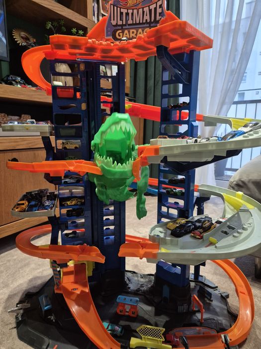 Garaż T-Rexa hot wheels tor