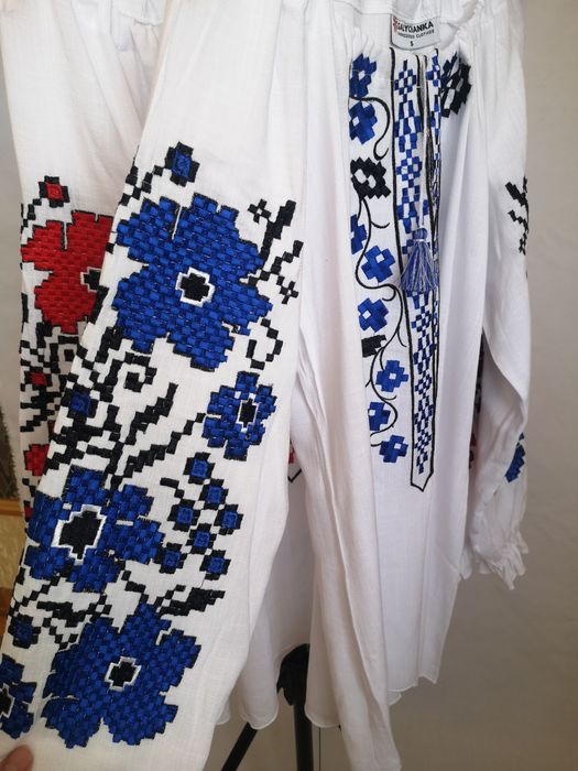 Розпродаж! Натуральна жіноча вишиванка "квіти" S, M, L