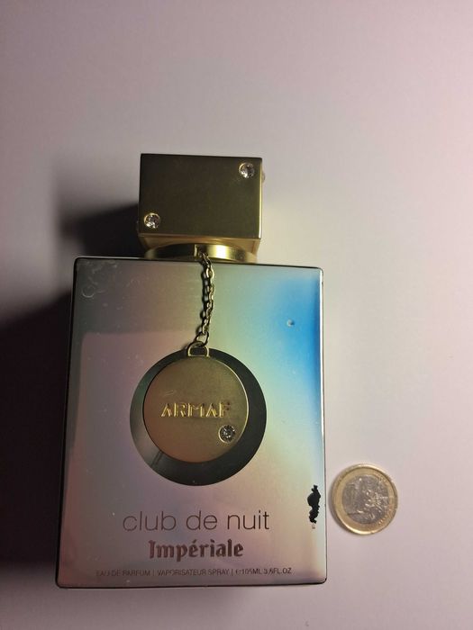 Frascos vazios de perfume colecionador para doação