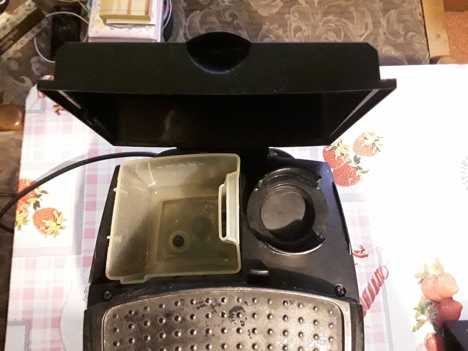 Кофеварка кавоварка рожковая Delonghi ec152.cd