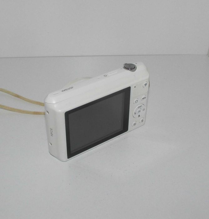 Samsung WB35F 16.2MP Smart WiFi & NFC Digital Camera