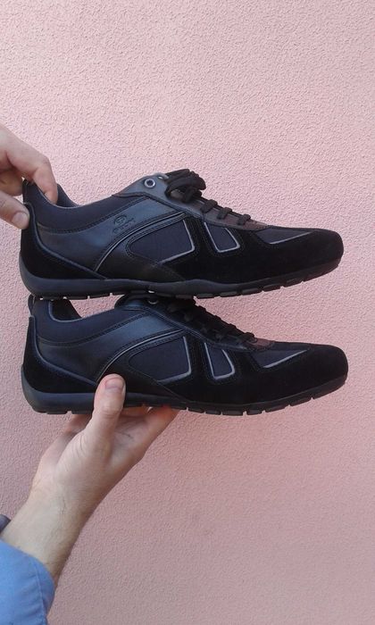 Кросівки універсальні.