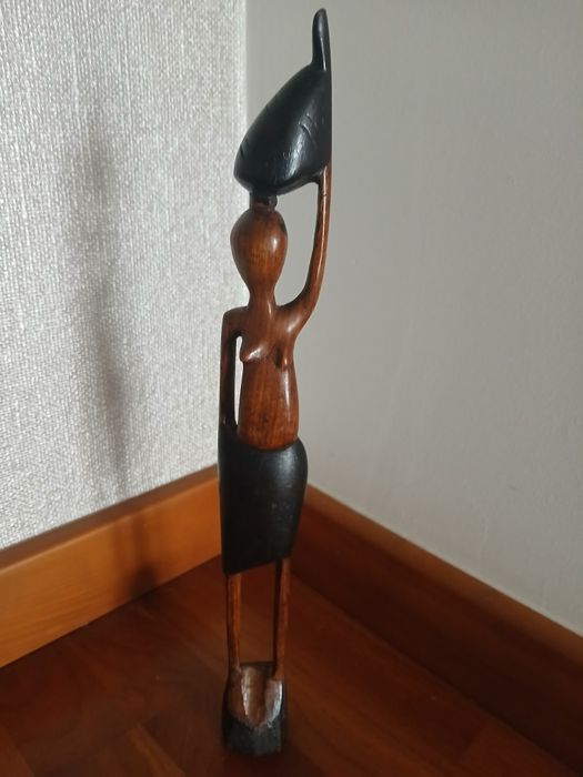 Estátua de Madeira - Nova