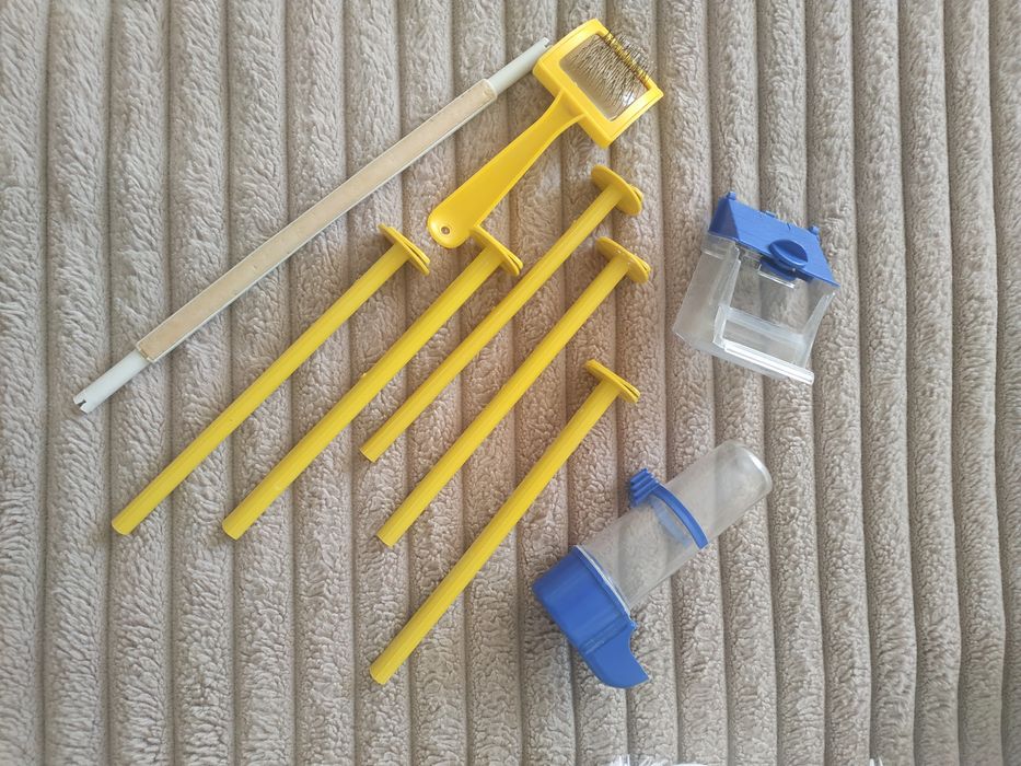 Аксесуари до клітки птахів і гребінець для котів