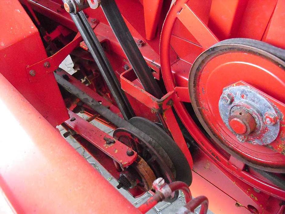 Зерноуборочный комбайн Massey Ferguson 330