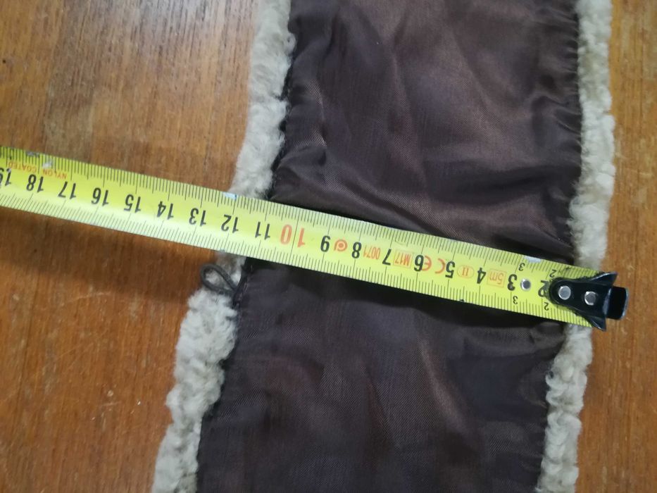 Kołnierz ze sztucznego futra w kolorze piaskowym