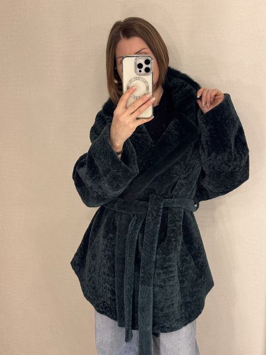 Шуба класика  английский вороиник цвет изумруд мутоновая шубка автолед