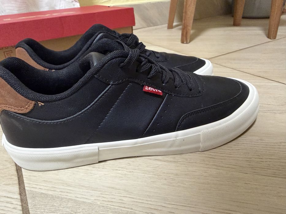Нові чоловічі кеди Levi’s