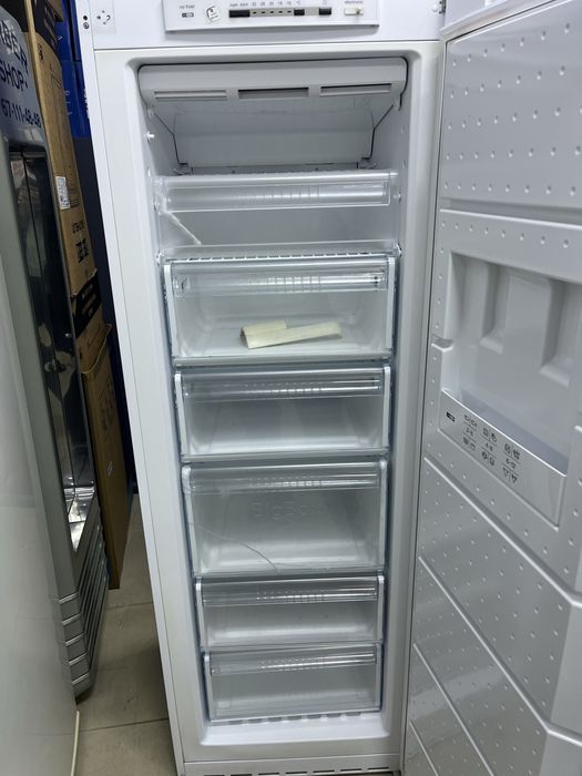 Морозильна камера Siemens FD8805