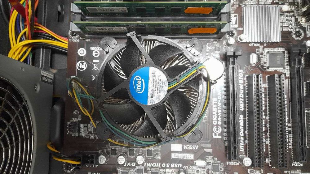 Системний блок Intel Core i5 Загальна кількість ядер: 4