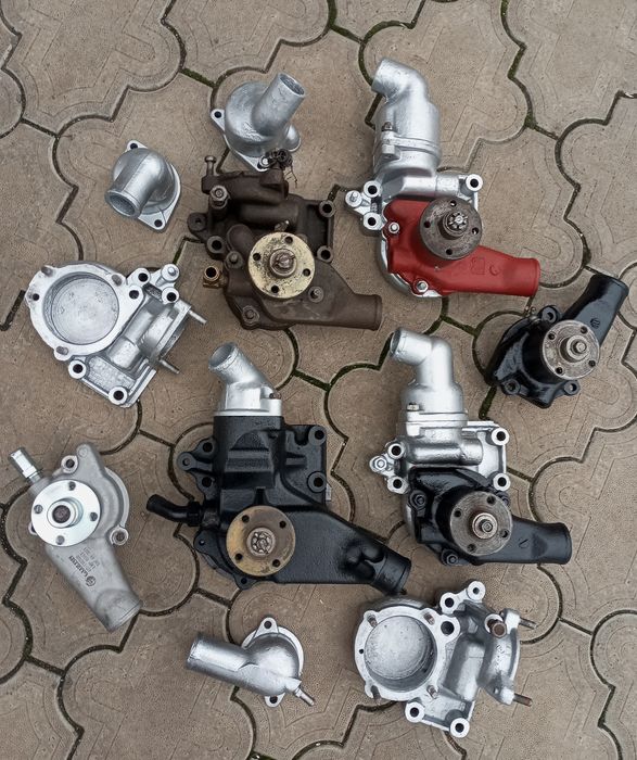 Помпы Уаз,Газ 21,24,корпуса,крышки термостата,подшипники,валы,краны.