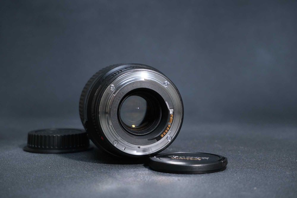 Canon EF 100mm f/2.8 USM Macro