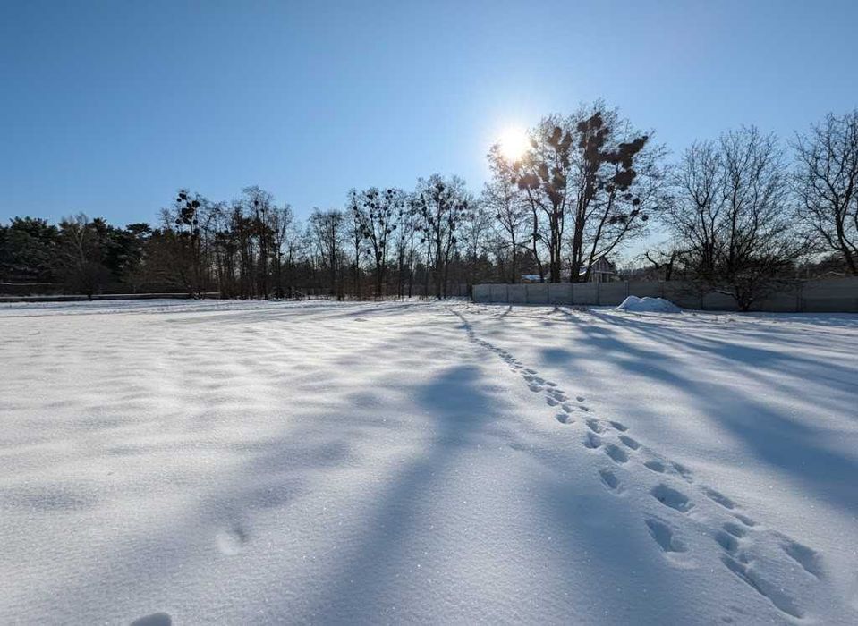 Ділянка під забудову, поруч озеро, асфальтований під'їзд