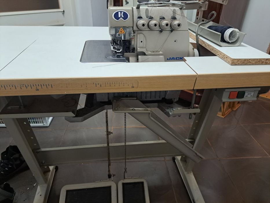 Sprzedam owerlok JACK