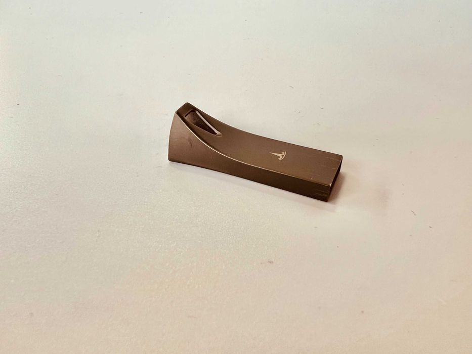 Оригінальна флешка Tesla 128GB для Dashcam/Sentry Mode