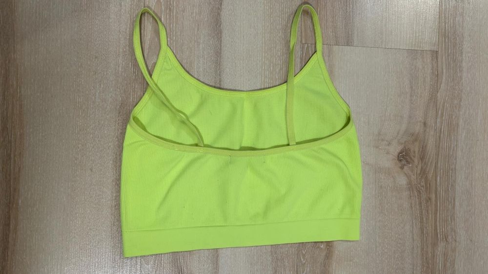 Top na ramiączkach Bershka żółty fluorescencyjny