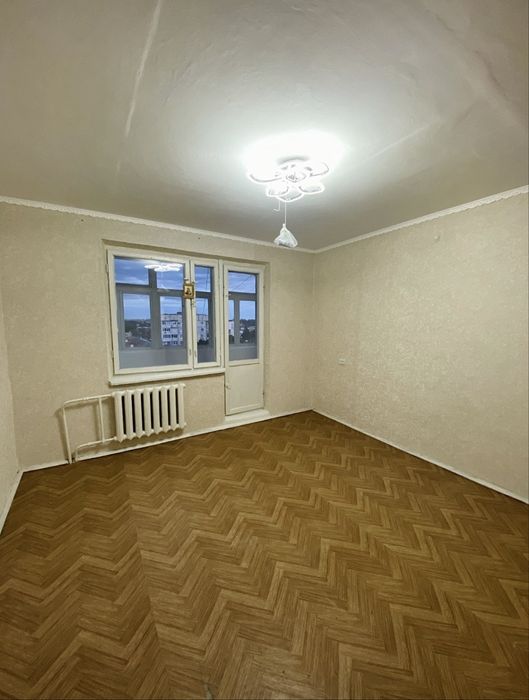 Продається 3-кімнатна квартира р-н Комарова