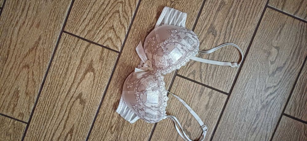beżowo# kremowy biustonosz Balaloum w r. 80 B# push up