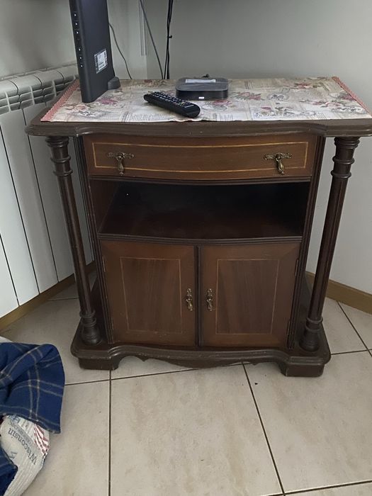 Móvel de madeira bonito