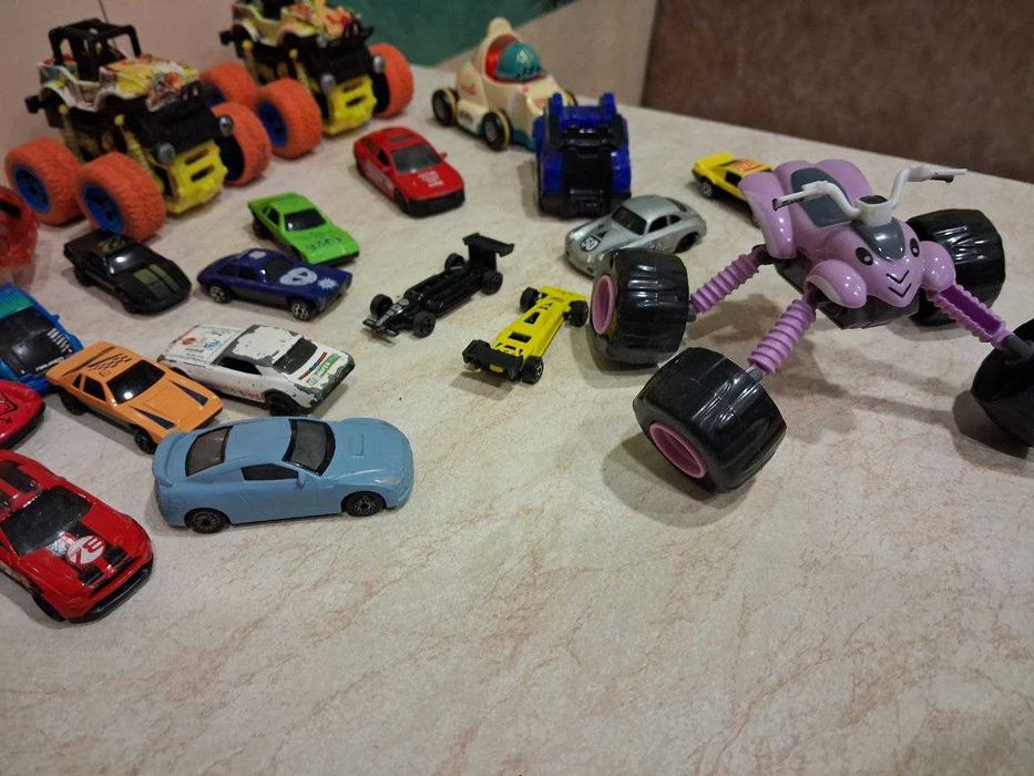 Пакет машинок монстертрак машинки для трека