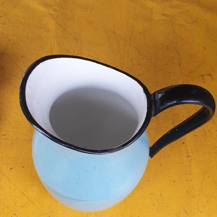 Dzbanek dzban na wodę emaliowany sygnowany Emalia Olkusz niebieski PRL