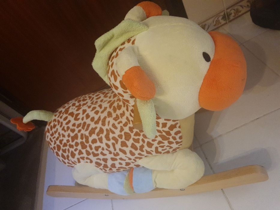 Girafinha baloiço muito fofinha completamente nova