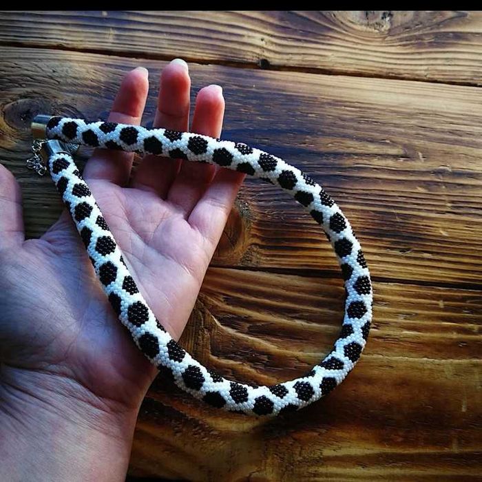 Naszyjnik rękodzieło – koralikowy choker czarno-biały unikat