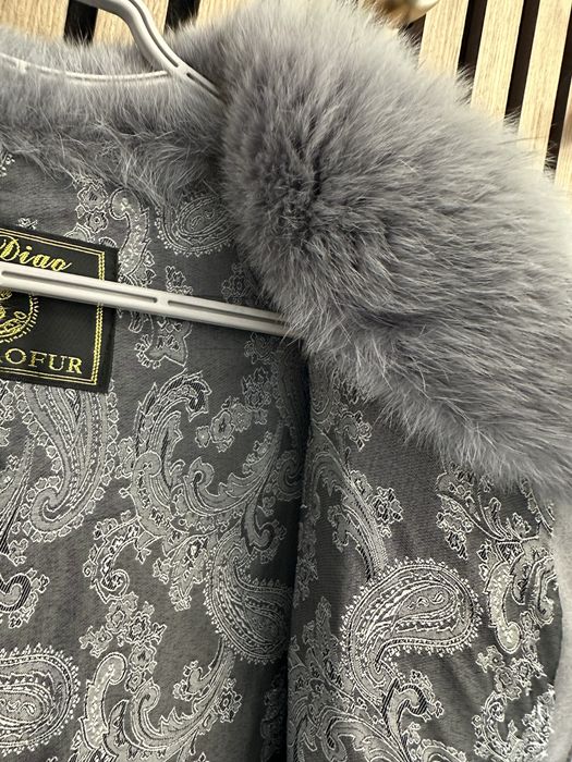 Шуба з натурального хутра (песця), безрукавка.