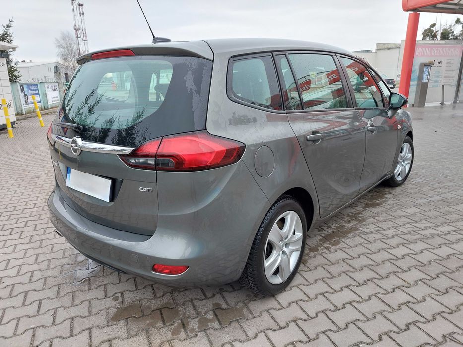 Wypożyczalnia wynajem samochodów Opel zafira C FL 2018 rok Automat