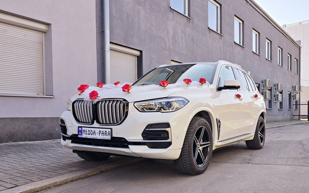 BMW X5. 4X4. Nowe Auto do Ślubu Samochód na Wesele Biały Suv