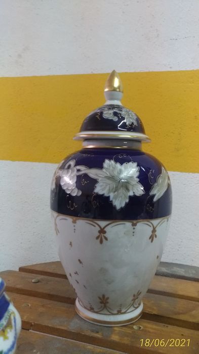 Porcelain Jars64861514480131122