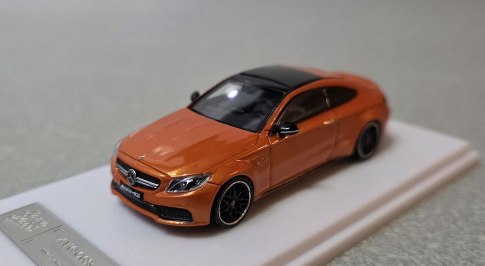 Miniatura 1:64 Mercedes Benz AMG C63 Coupe, nowa