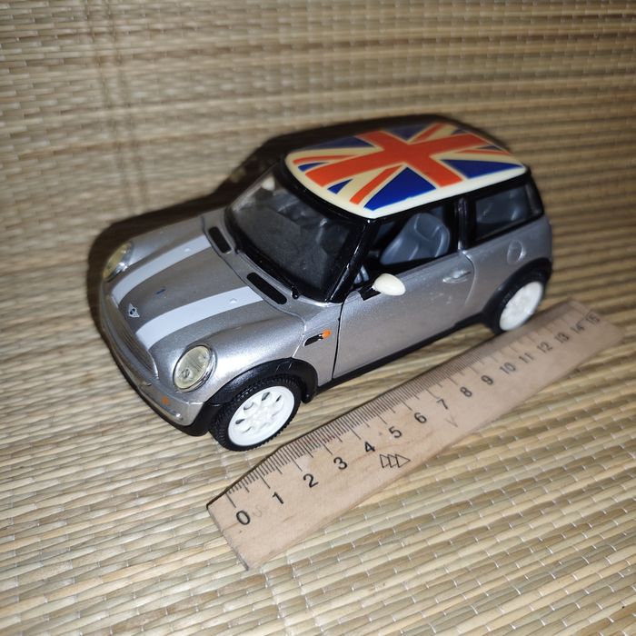 Mini Cooper 2001 — металева модель 1:24, інерційна