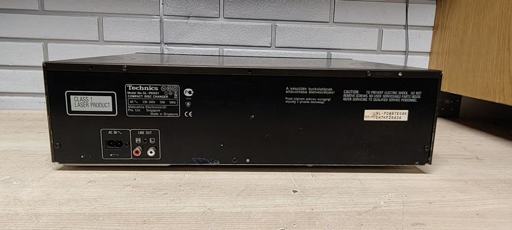 Zmieniarka 5 x CD TECHNICS SL-PD887.