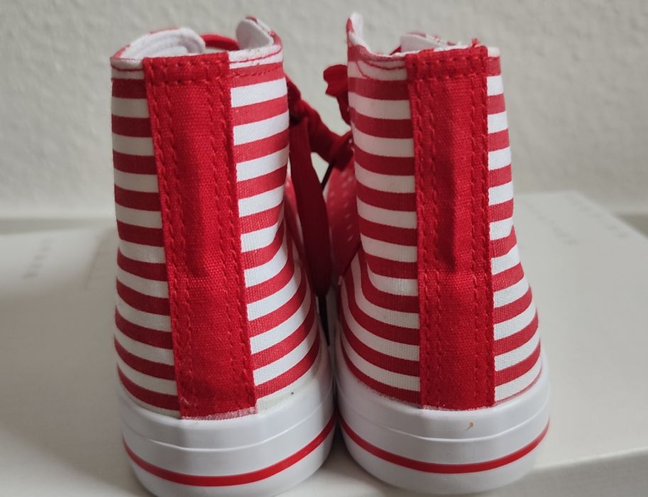 Нові  яскраві кеди, куплені в Німеччині. 36 розмiр