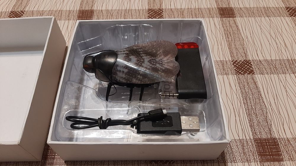 Мікро-робот жук. Інтерактивна іграшка.