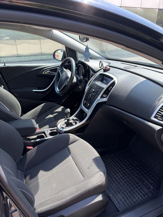 Opel Astra J 2011 Rok