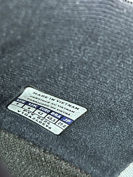 Кросівки волейбольні Mizuno