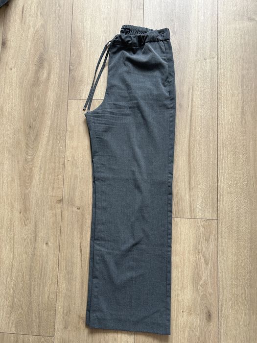 Ciemnoszare eleganckie spodnie na gumce Mango szare luźne szerokie