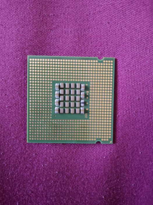 Процесор Intel  pentium в доброму робочому стані.