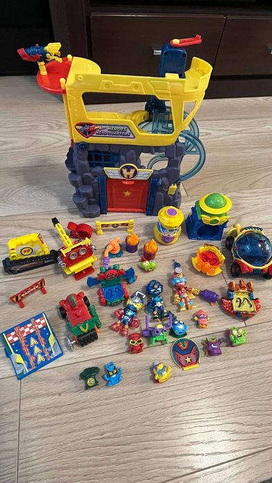 Duży zestaw kwatera główna pojazdy miasteczko superzings gratisy