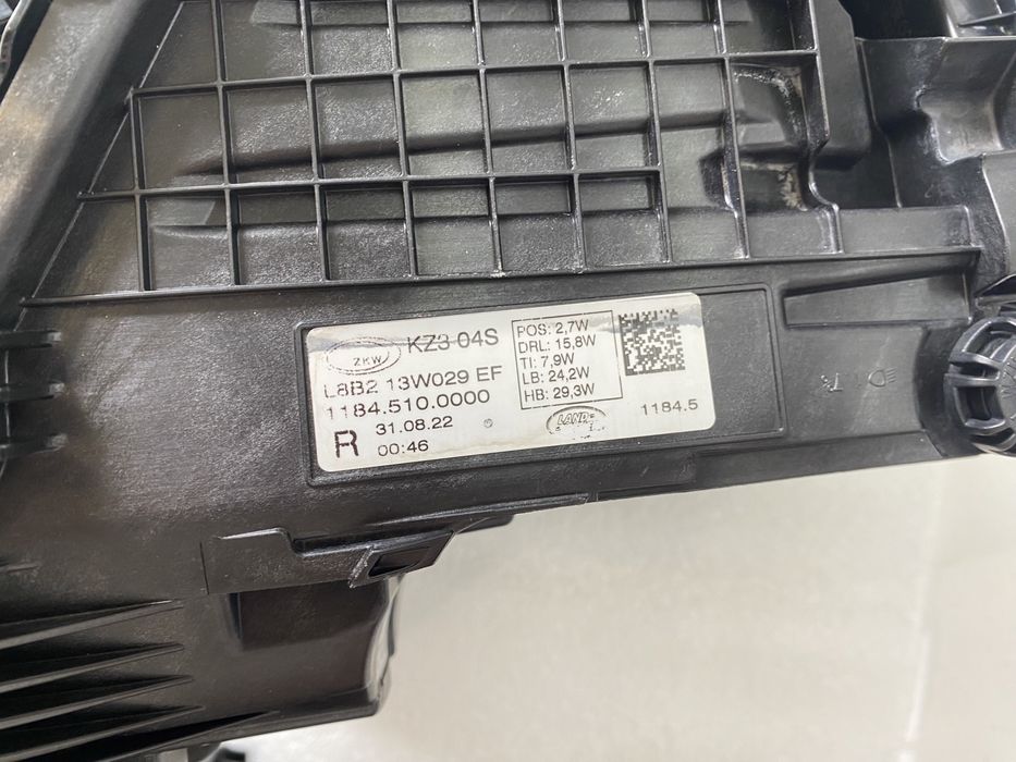 Светодиодные фары Premium на Land Rover Defender L663