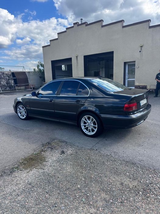 BMW  E39.