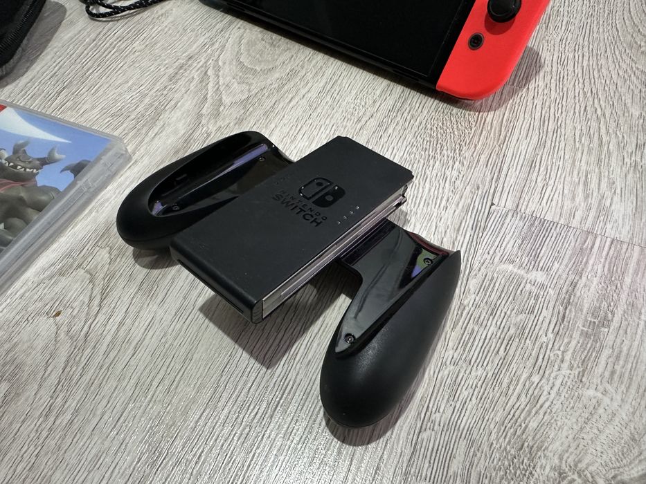 Nintendo Switch OLED + gry + Ring Fit Adventure + etui