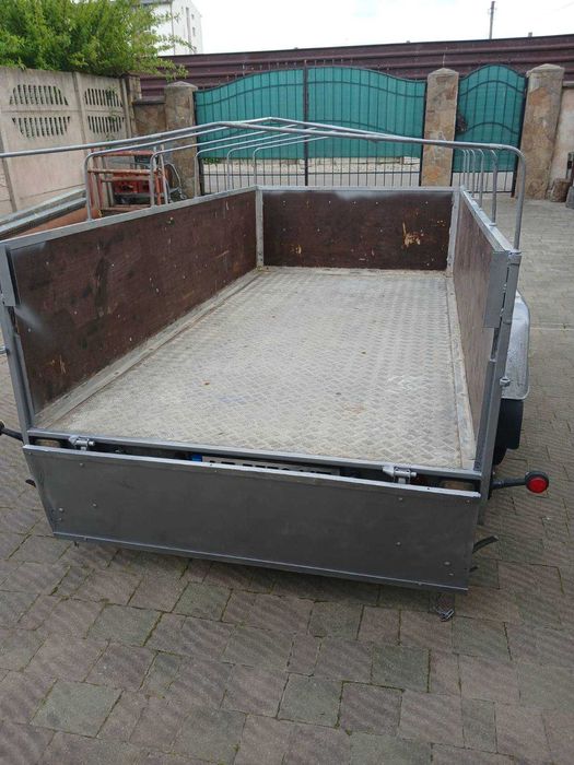 Прицеп легковий двохосний з гальмами