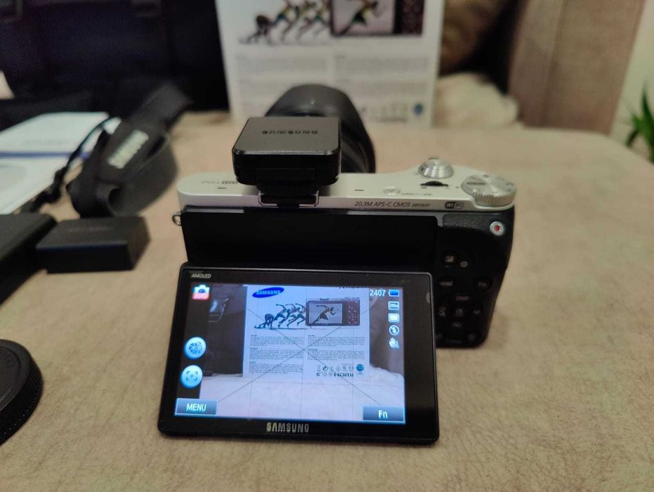 Samsung NX 300 com vários extras em estado completamente nova!